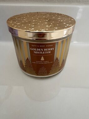 Bath & Body Works Golden Berry Mistletoe Candle - Gold